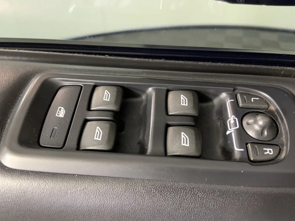 2016 Land Rover LR4 HSE photo 11