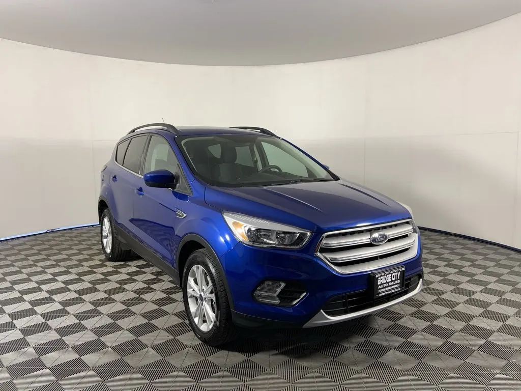 Blue 2018 Ford Escape SE for sale in Milwaukie, OR