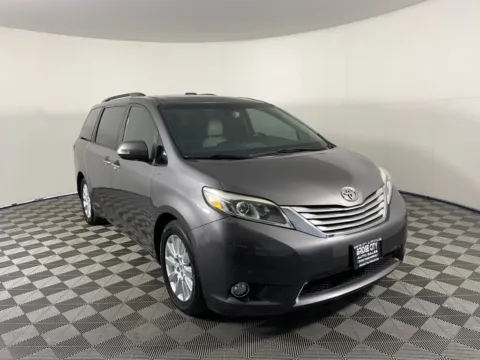 Red 2017 Toyota Sienna XLE Auto Access Seat for sale in Milwaukie, OR
