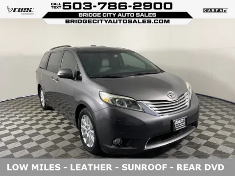 Gray 2017 Toyota Sienna XLE Auto Access Seat for sale in Milwaukie, OR