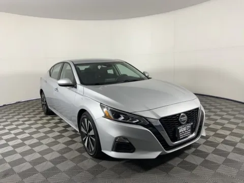 Silver 2021 Nissan Altima 2.5 SV for sale in Milwaukie, OR