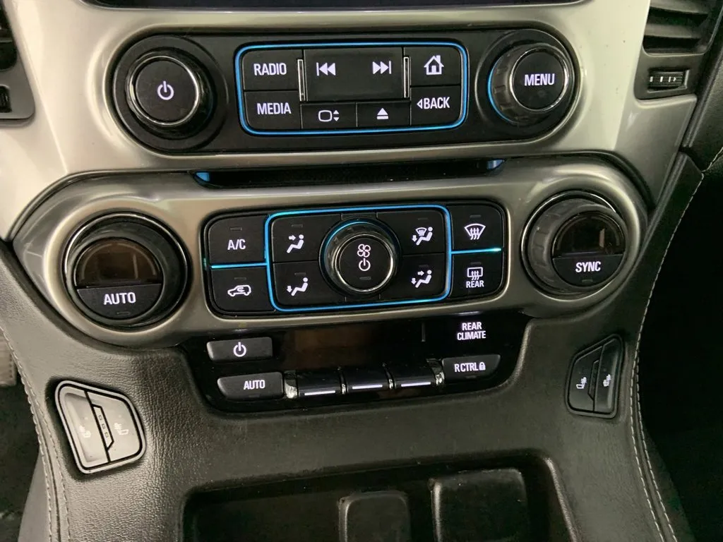 2019 Chevrolet Suburban LT photo 29