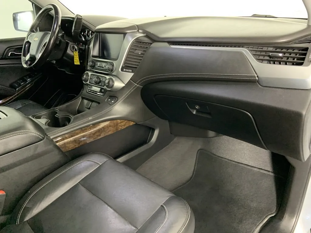 2019 Chevrolet Suburban LT photo 15