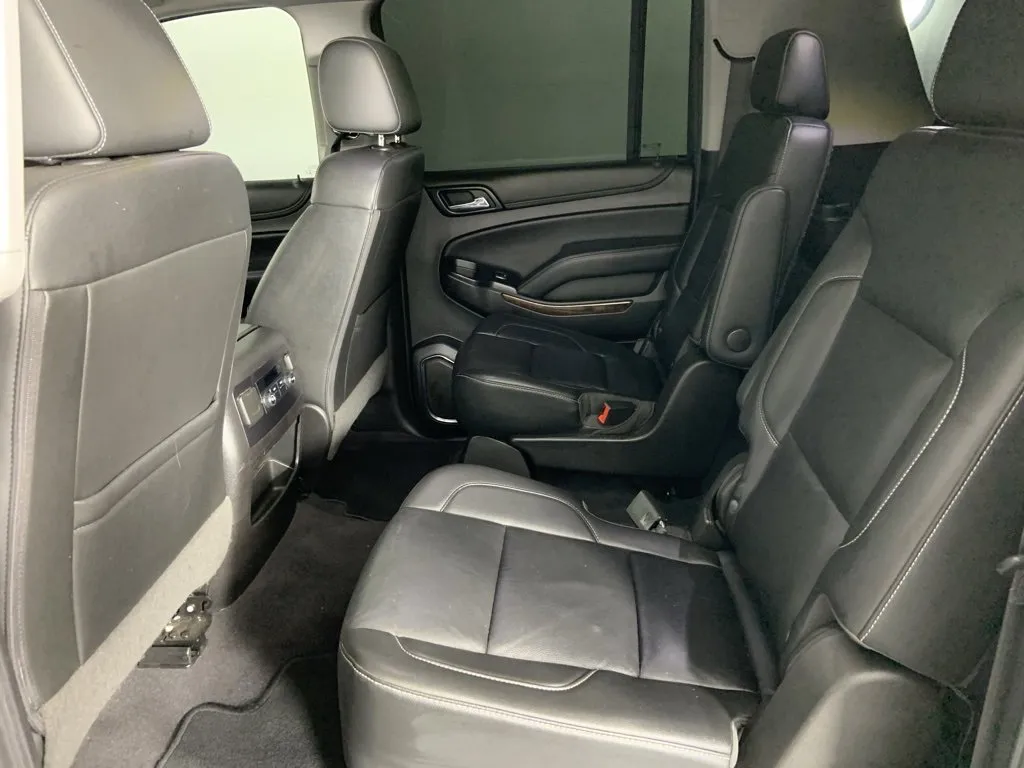 2019 Chevrolet Suburban LT photo 27