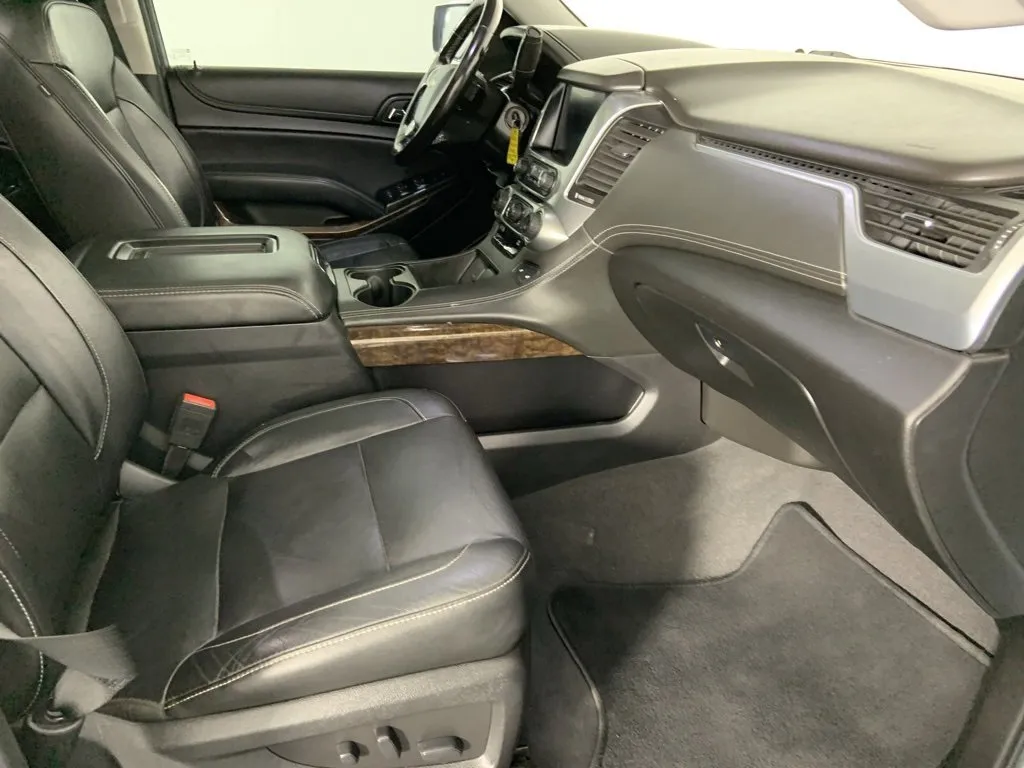 2019 Chevrolet Suburban LT photo 26