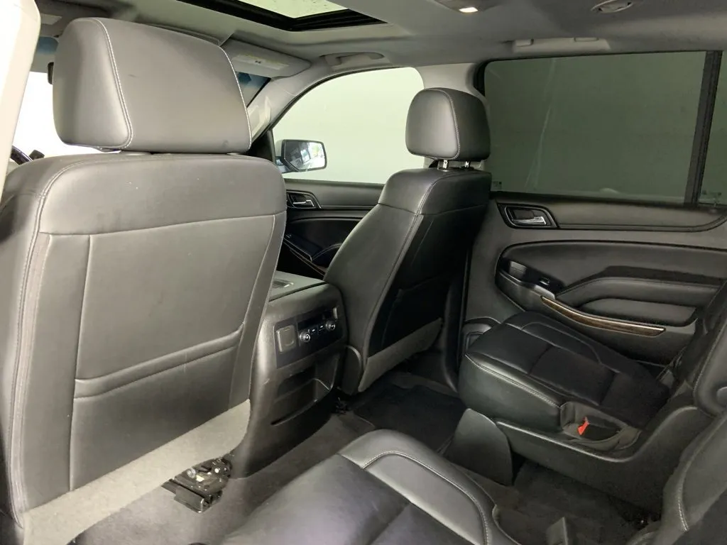 2019 Chevrolet Suburban LT photo 16