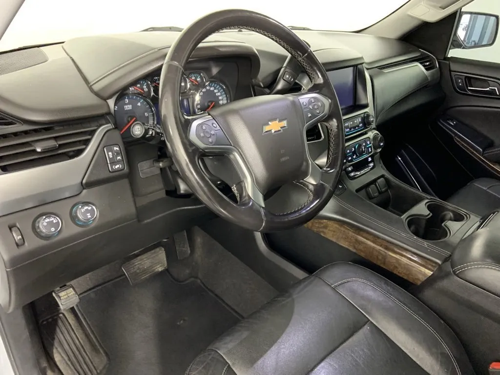 2019 Chevrolet Suburban LT photo 17