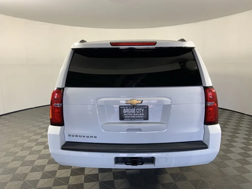 2019 Chevrolet Suburban LT photo 23