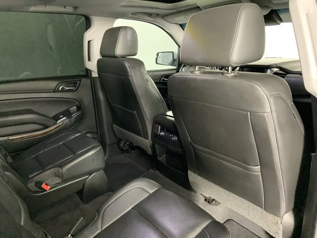 2019 Chevrolet Suburban LT photo 14