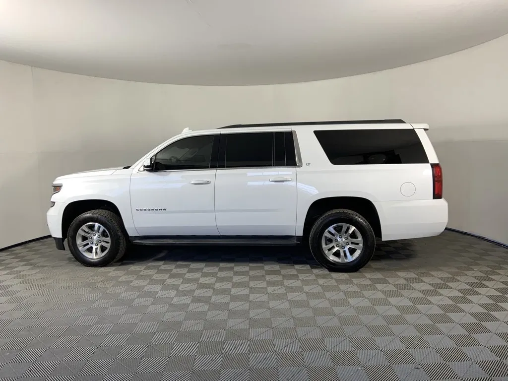 2019 Chevrolet Suburban LT photo 22