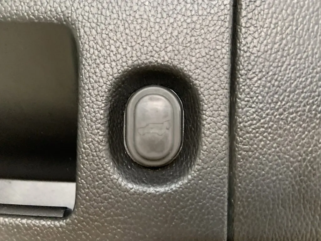 2019 Chevrolet Suburban LT photo 13
