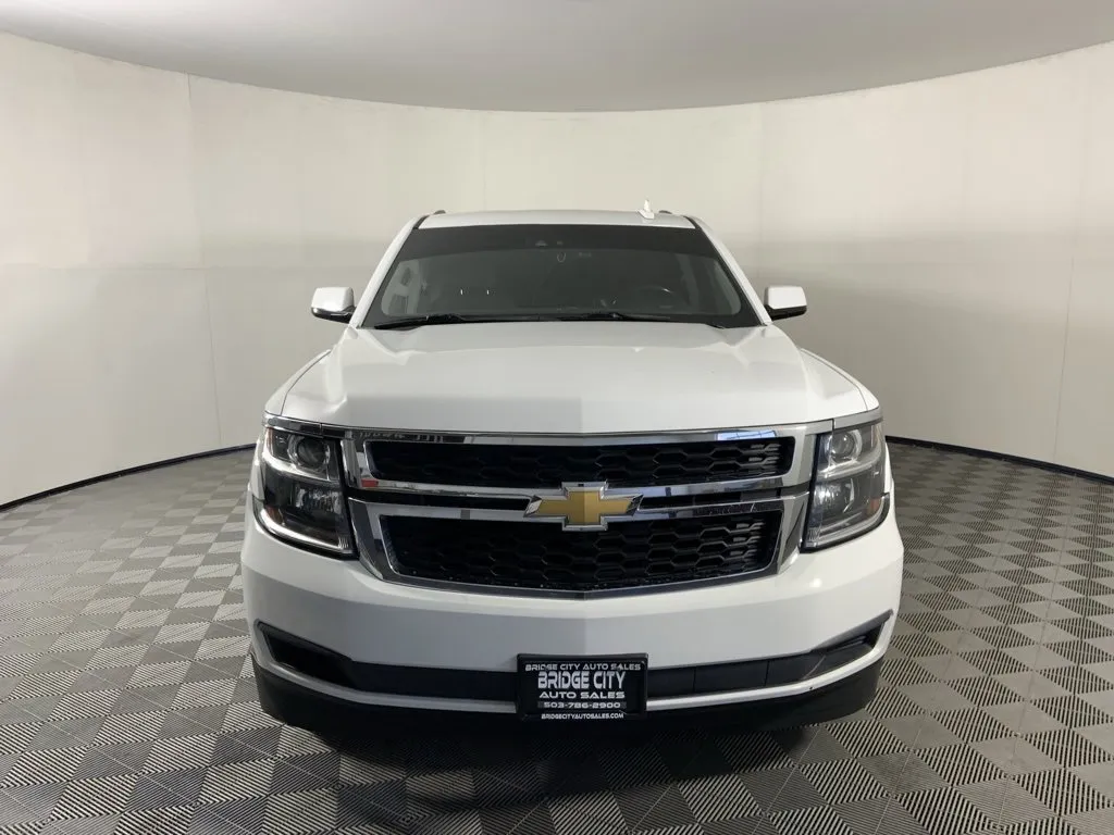 2019 Chevrolet Suburban LT photo 2