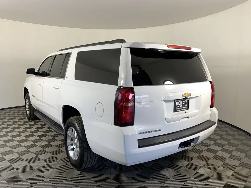 2019 Chevrolet Suburban LT photo 12