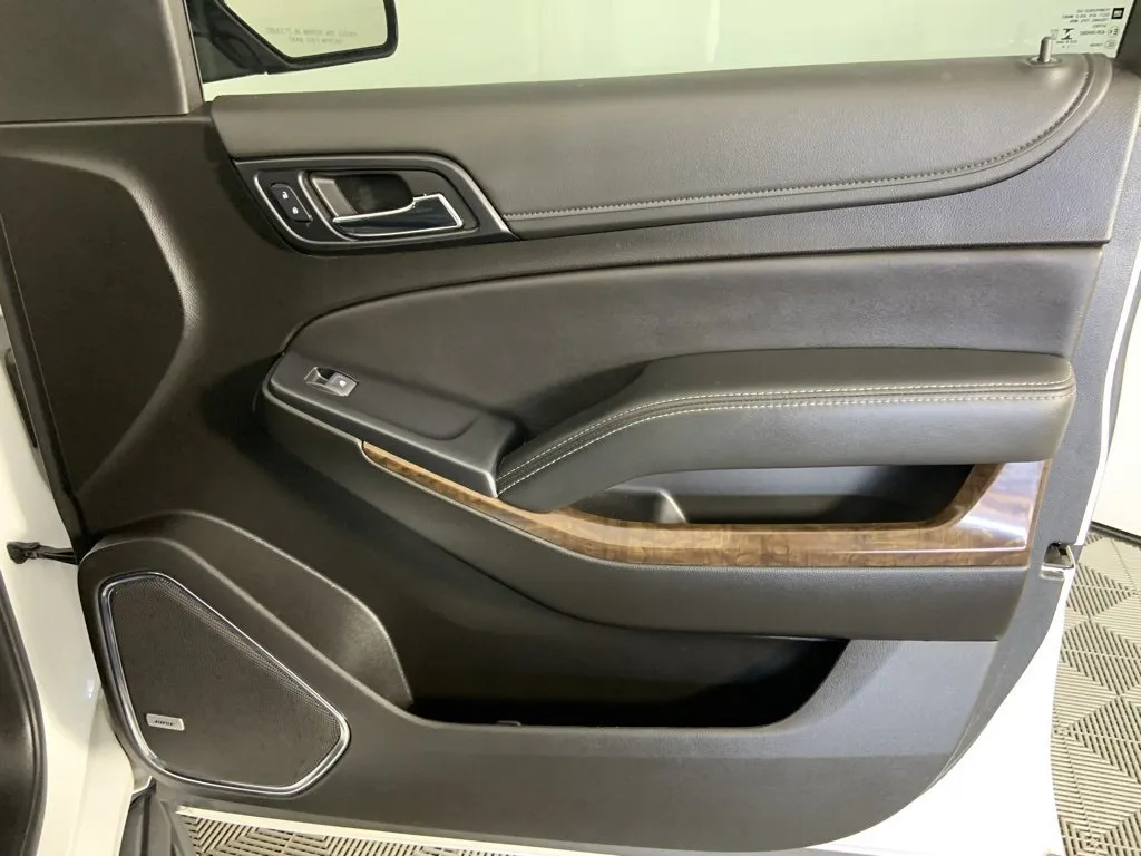 2019 Chevrolet Suburban LT photo 5