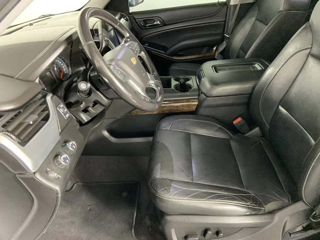 2019 Chevrolet Suburban LT photo 28