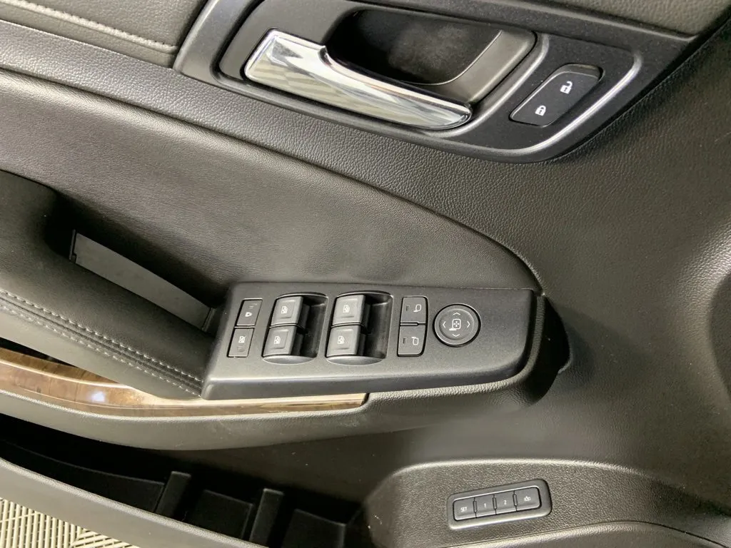 2019 Chevrolet Suburban LT photo 8