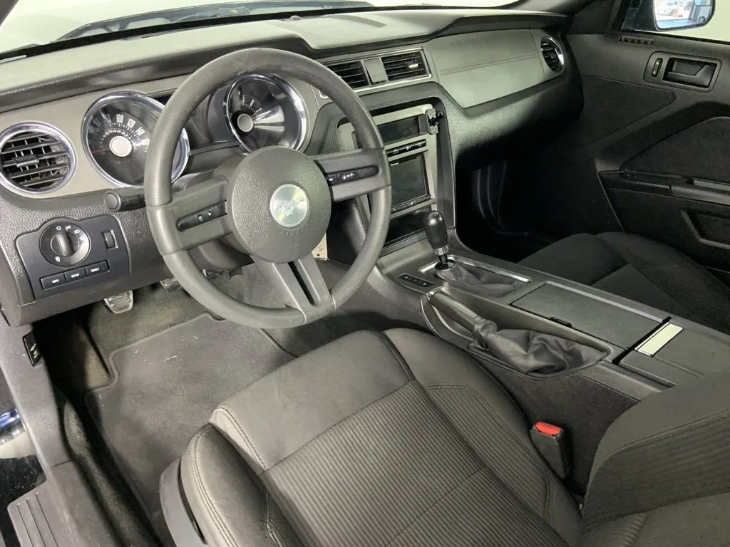 2012 Ford Mustang GT photo 11
