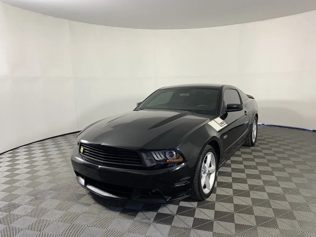 2012 Ford Mustang GT photo 2