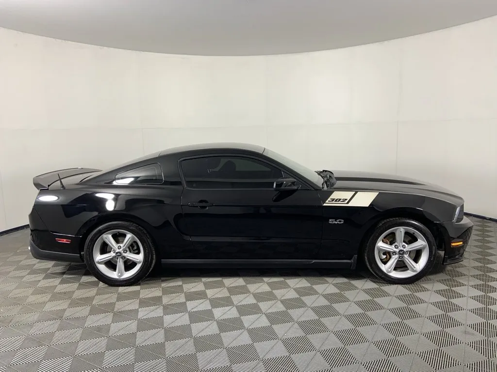 2012 Ford Mustang GT photo 7