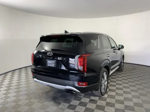 Photos of 2020 Hyundai Palisade SEL for sale in Milwaukie, OR at Bridge City Auto Sales Luxury Used Cars Portland