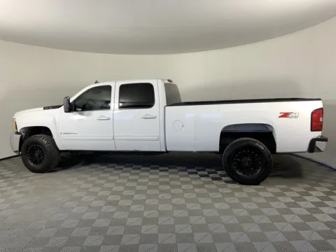 More photos of 2009 Chevrolet Silverado 3500HD SRW LTZ at Bridge City Auto Sales Luxury Used Cars Portland, OR