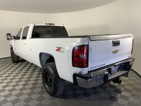 More photos of 2009 Chevrolet Silverado 3500HD SRW LTZ at Bridge City Auto Sales Luxury Used Cars Portland, OR