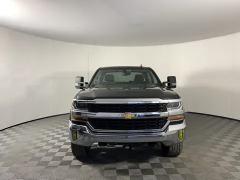 More photos of 2017 Chevrolet Silverado 1500 LT at Bridge City Auto Sales Luxury Used Cars Portland, OR