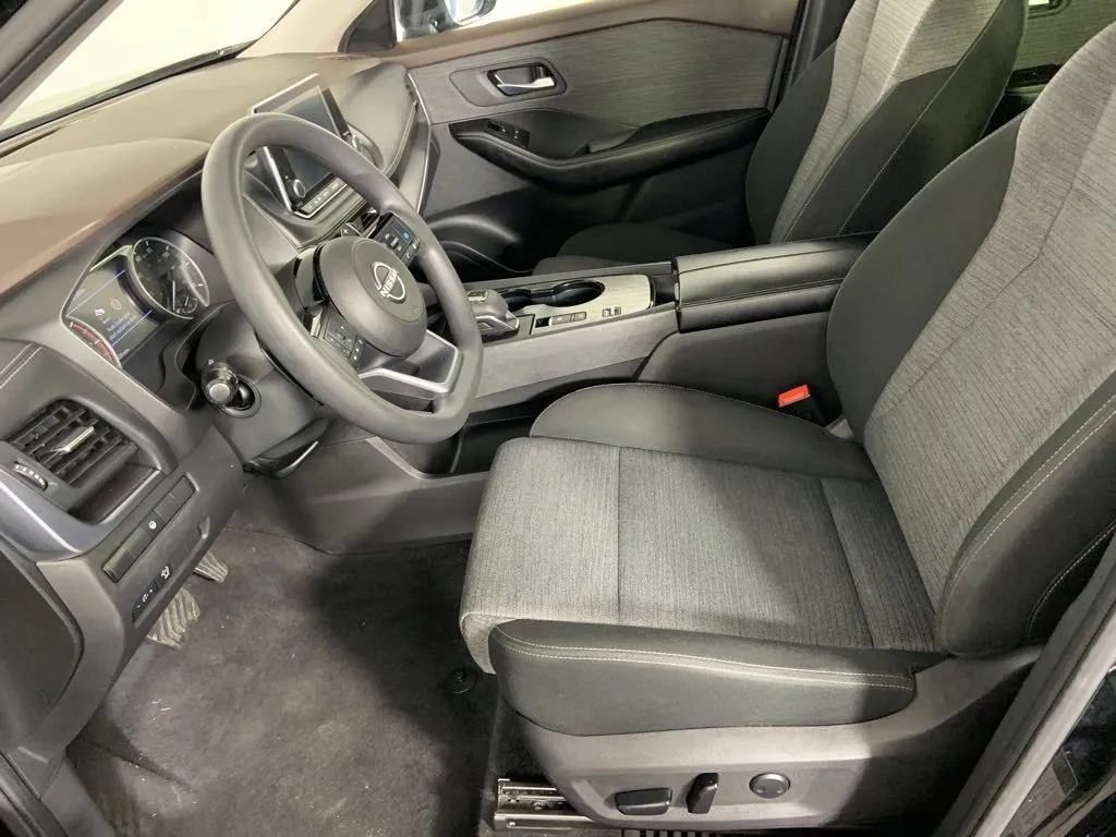 2023 Nissan Rogue SV photo 22