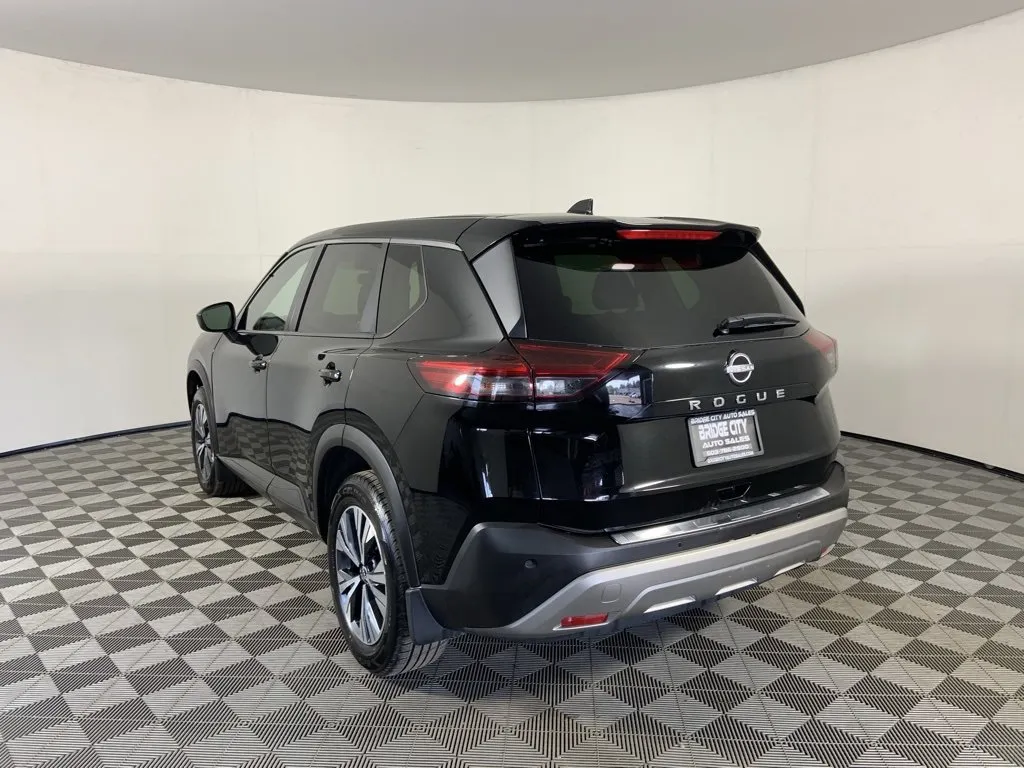 2023 Nissan Rogue SV photo 3