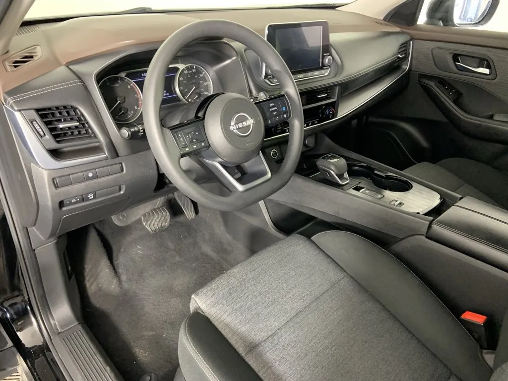2023 Nissan Rogue SV photo 25