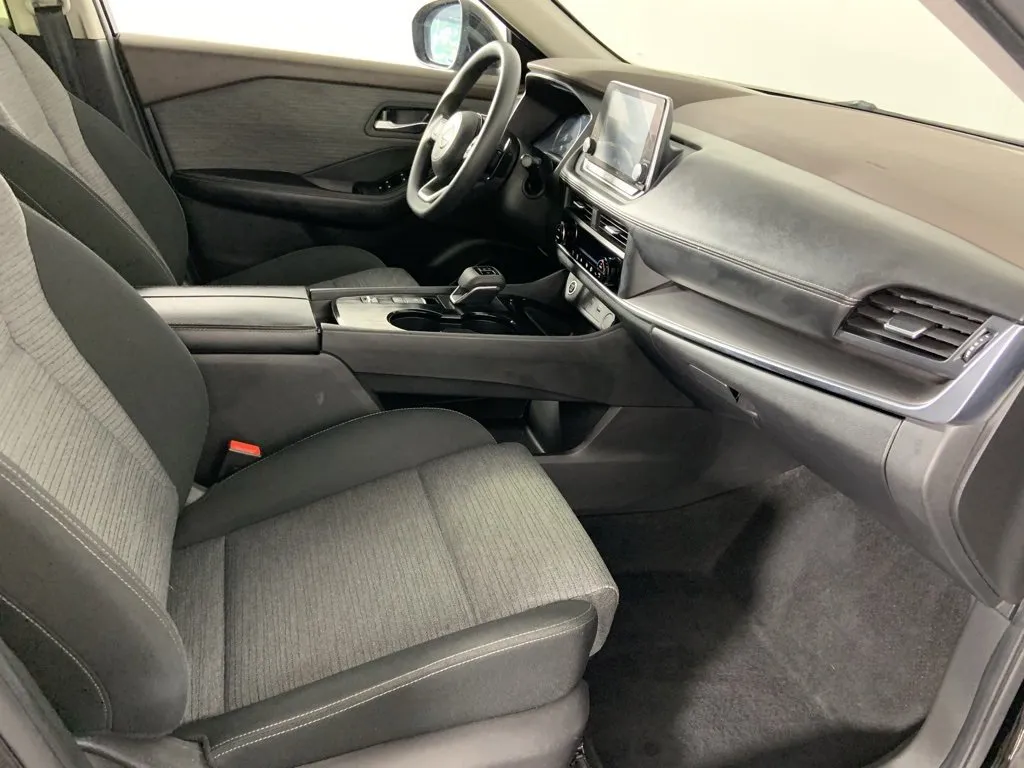 2023 Nissan Rogue SV photo 6
