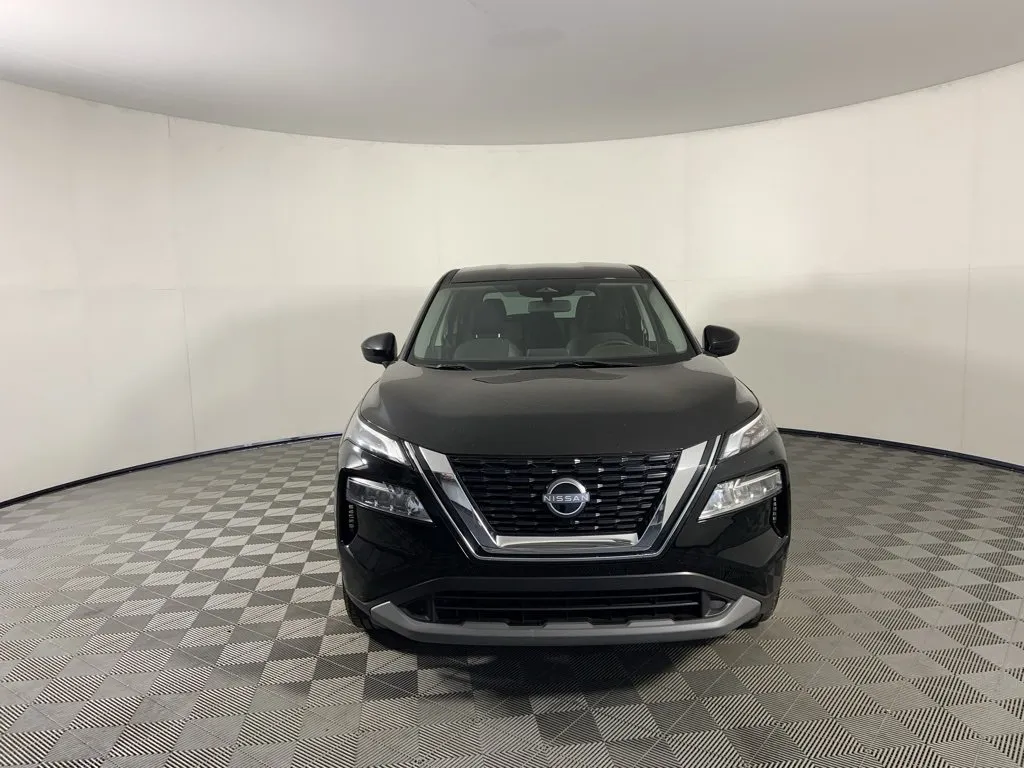 2023 Nissan Rogue SV photo 2