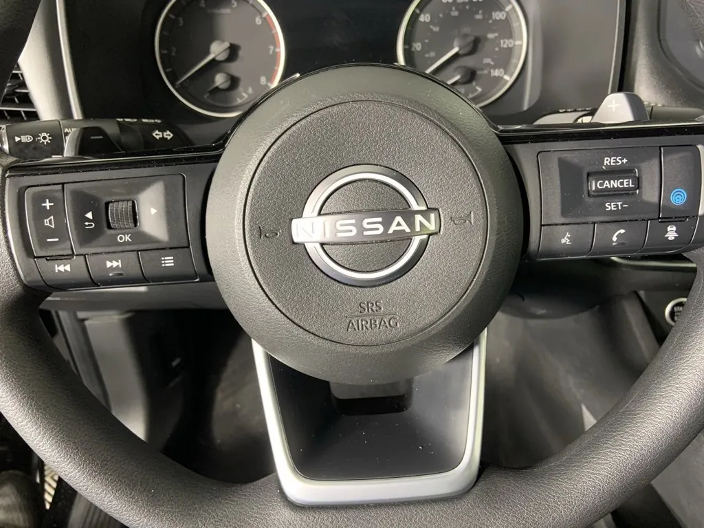 2023 Nissan Rogue SV photo 18