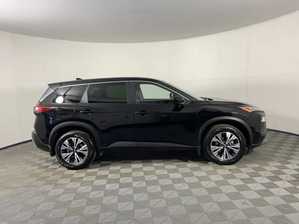 2023 Nissan Rogue SV photo 11
