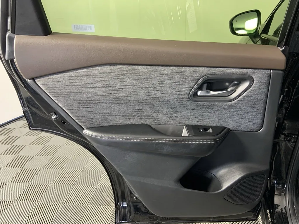 2023 Nissan Rogue SV photo 8