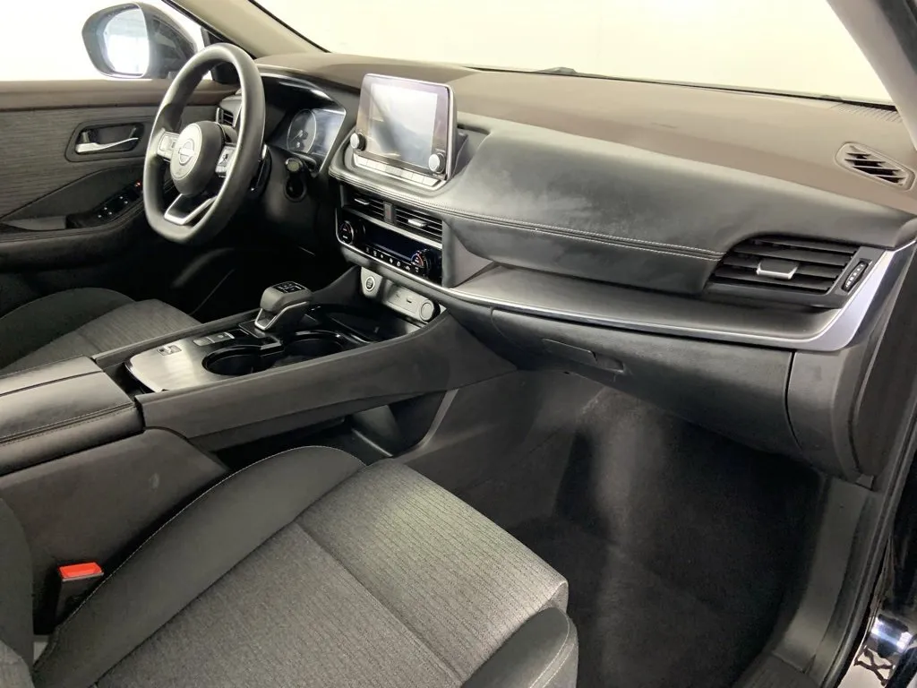 2023 Nissan Rogue SV photo 9