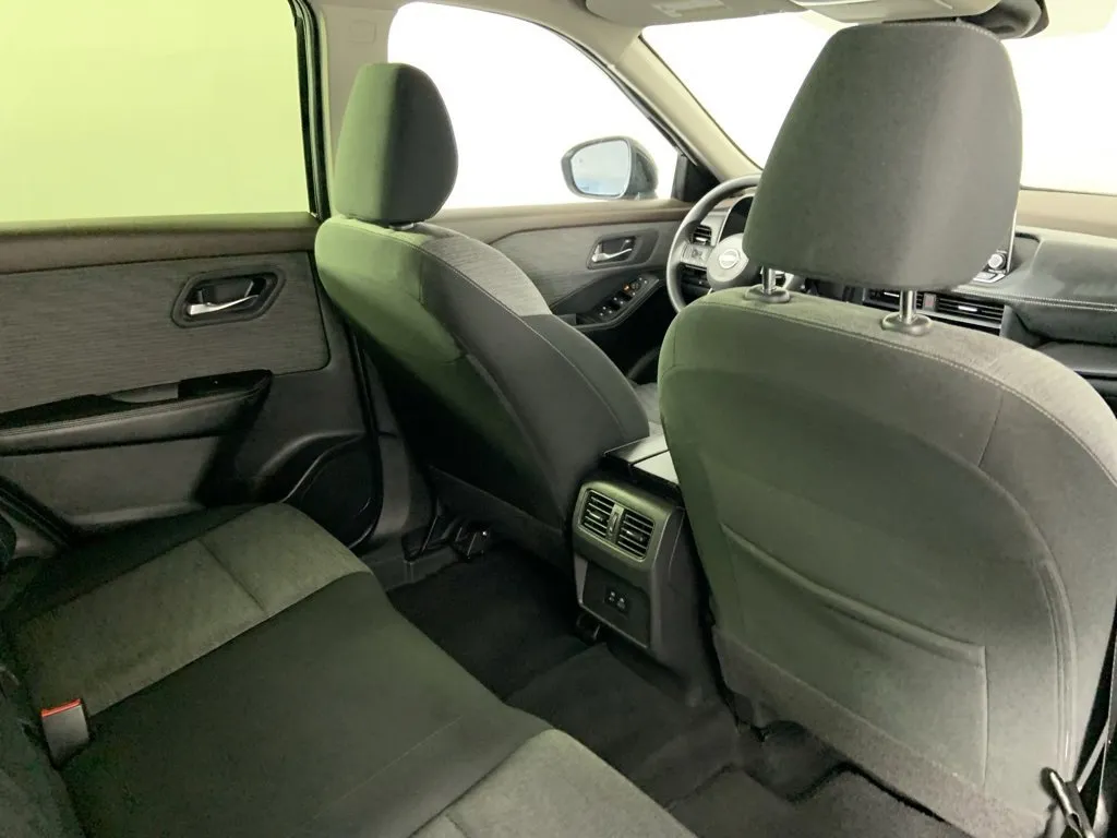 2023 Nissan Rogue SV photo 24
