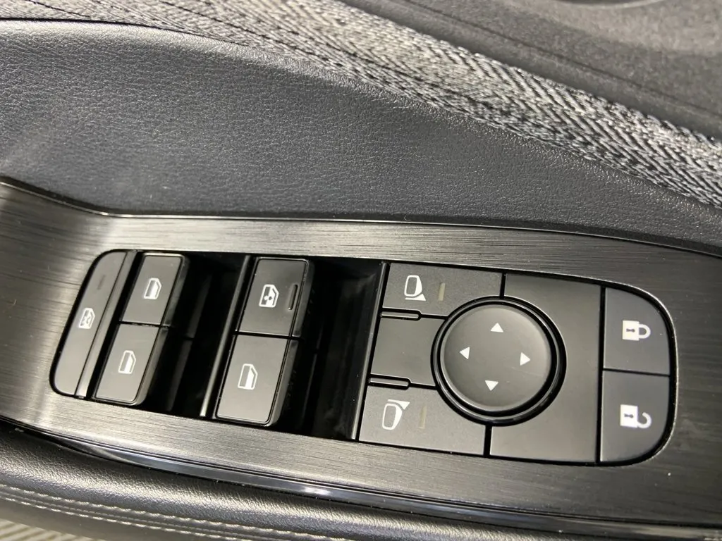 2023 Nissan Rogue SV photo 10