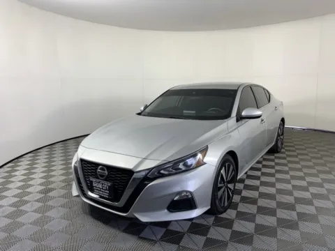 More photos of 2021 Nissan Altima 2.5 SV at Bridge City Auto Sales Luxury Used Cars Portland, OR