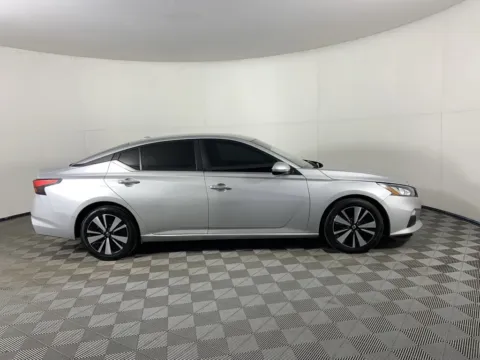 Photos of 2021 Nissan Altima 2.5 SV for sale in Milwaukie, OR at Bridge City Auto Sales Luxury Used Cars Portland