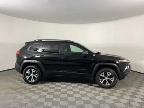Photos of 2018 Jeep Cherokee Trailhawk for sale in Milwaukie, OR at Bridge City Auto Sales Luxury Used Cars Portland