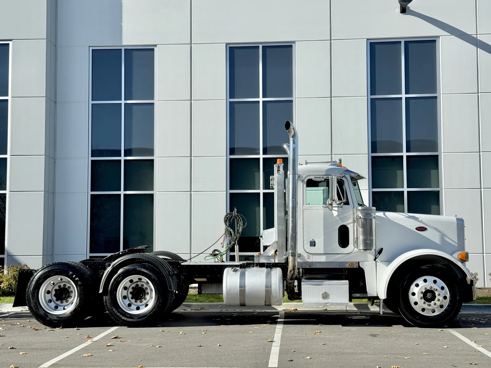 2001 Peterbilt - image 3