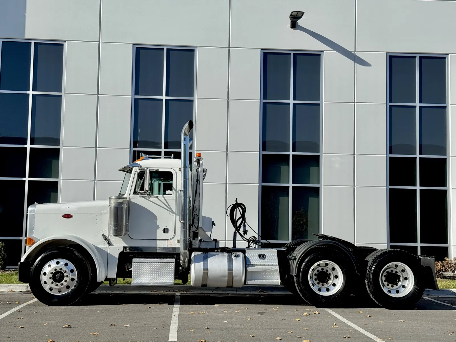 2001 Peterbilt - image 4