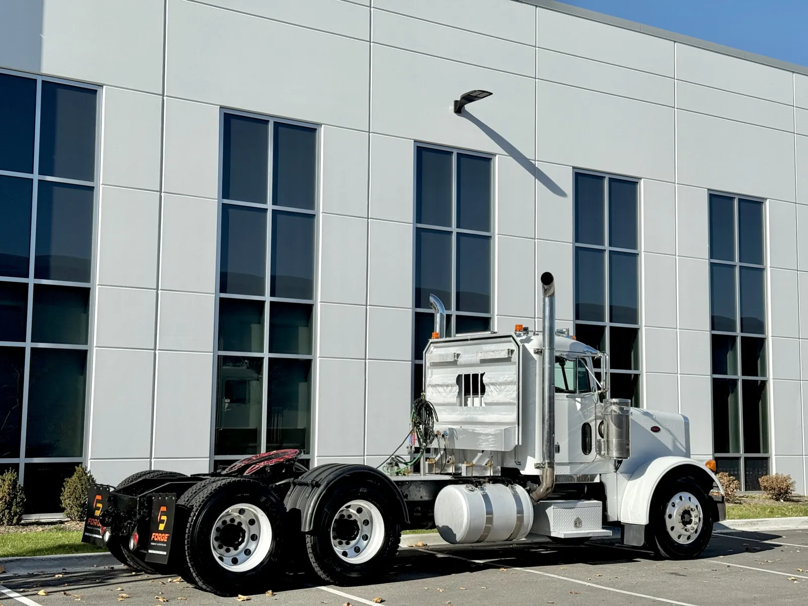 2001 Peterbilt - image 5