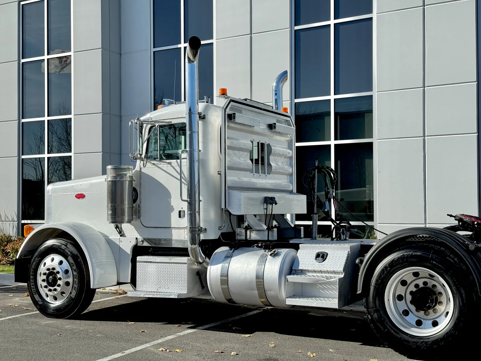 2001 Peterbilt - image 8