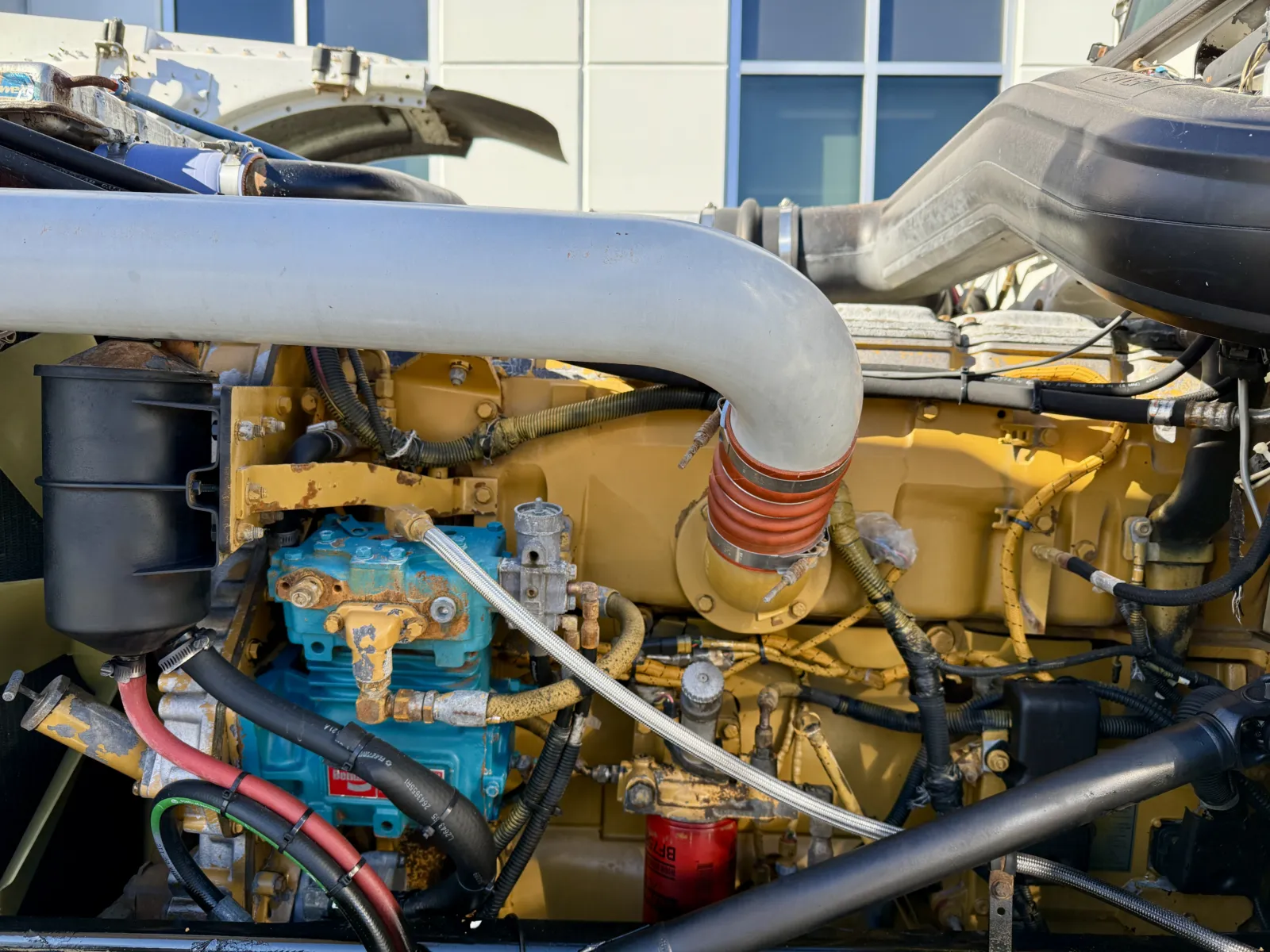 2001 Peterbilt - image 12