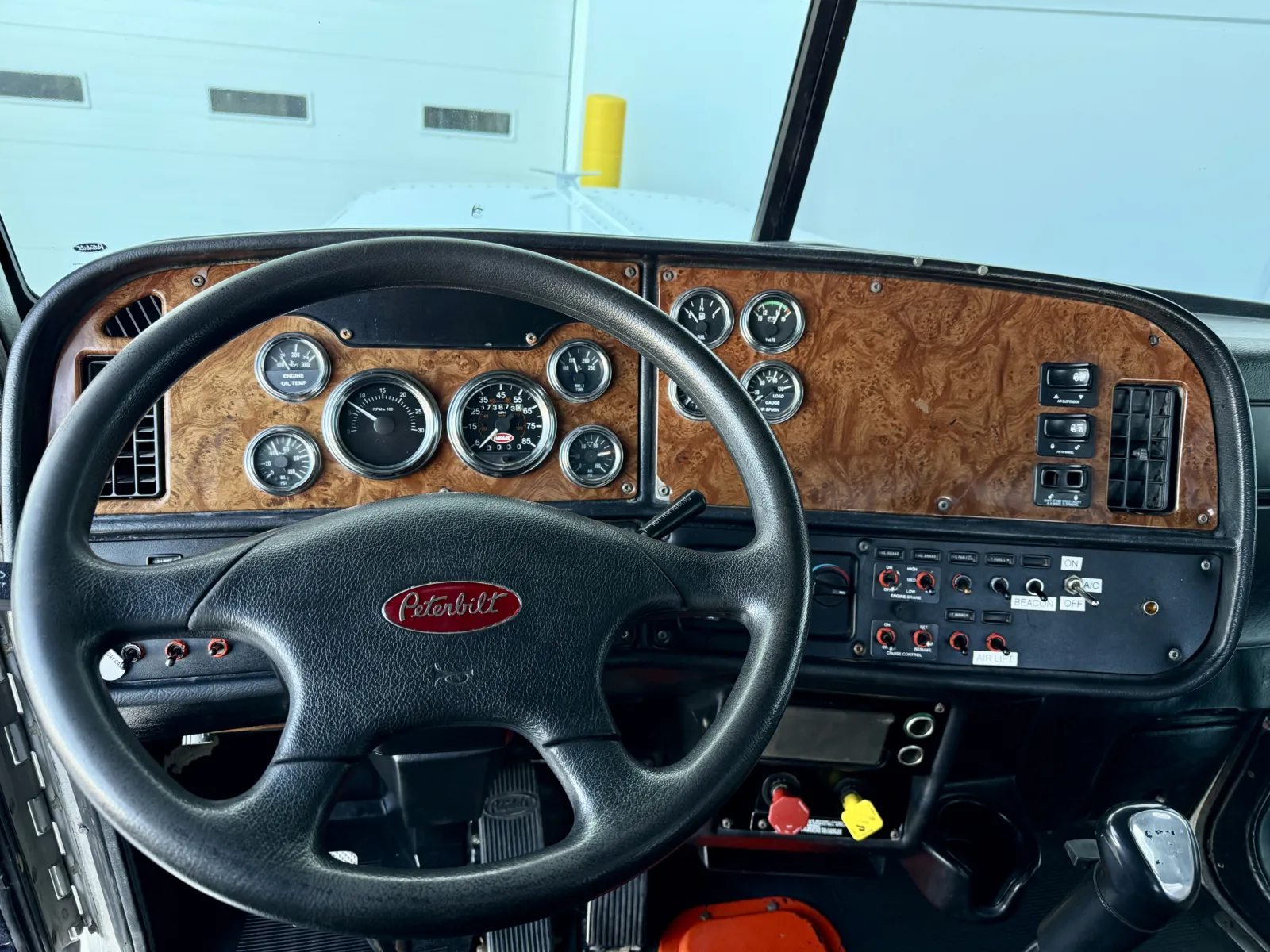 2001 Peterbilt - image 16