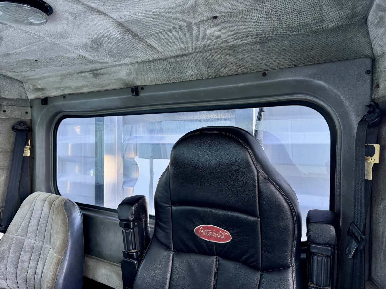 2001 Peterbilt - image 20