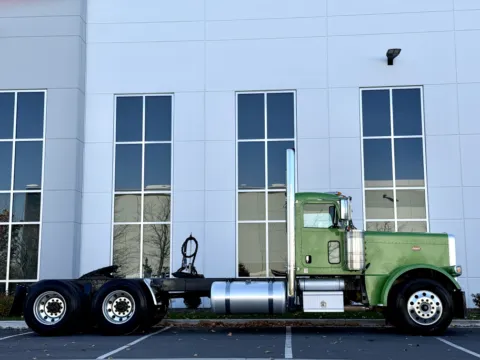 Another view of 2016 PETERBILT 389 for sale in New Lenox, IL at Forge Truck Centers - Illinois