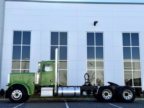 More photos of 2016 PETERBILT 389 at Forge Truck Centers - Illinois, IL
